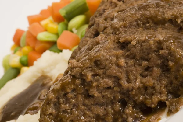 Meatloaf with mashed potatoes and vegetables — Stock Photo, Image