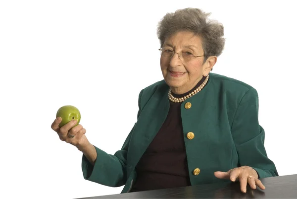 Starszy kobieta z jabłkiem — Zdjęcie stockowe
