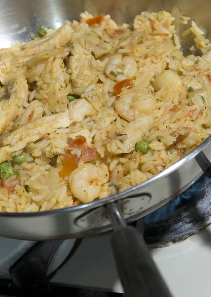 Paella with chicken and seafood — Stock Photo, Image