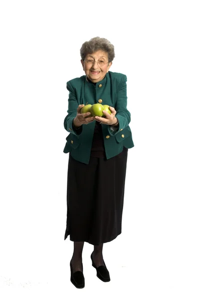 Äldre kvinna med äpplen — Stockfoto