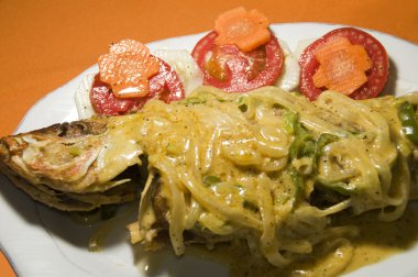 Karayipler style bütün balık salata