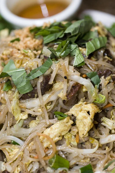 Comida vietnamita macarrão de arroz Bun Xao com vegetais desfiados — Fotografia de Stock