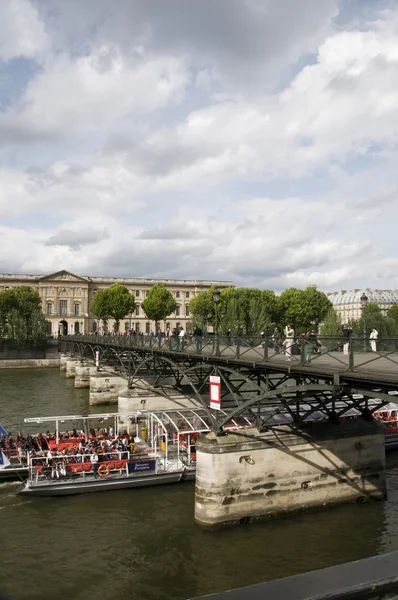 Пон де мистецтв мостом Парижа Франції — стокове фото