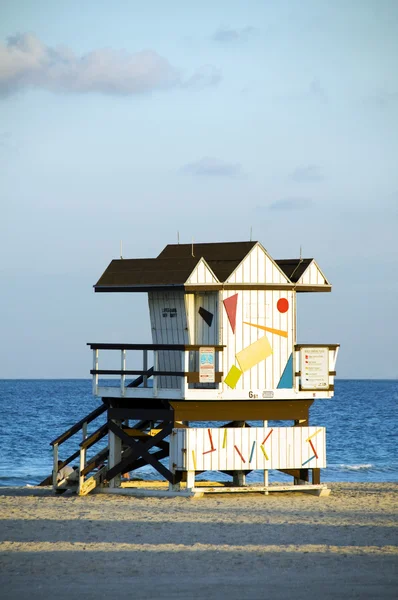 Iconic lifeguard beach hut south beach miami florida — Stock Photo, Image