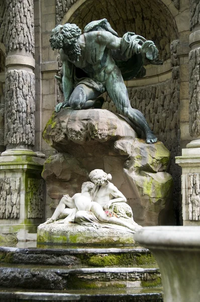 Óriás Polyphemus meglepő szerelmesek Acis és Galatea szobrok — Stock Fotó