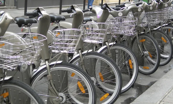 Rental bicyles on street Paris — Stock Photo, Image