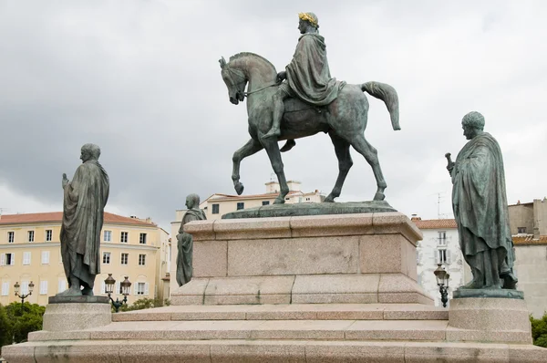 Statue Napoleon und seine Brüder Diamant Quadrat ajaccio Korsika — Stockfoto