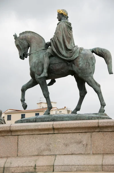 Standbeeld napoleon en zijn broers diamant vierkante ajaccio corsica — Stockfoto
