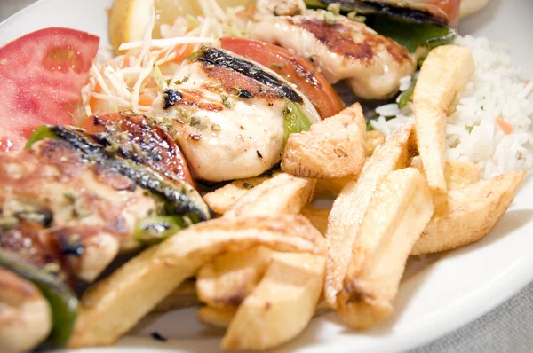 Chicken souvlaki dinner greece — Stock Photo, Image