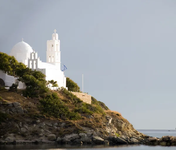 Griekse eiland het platform Belleiland toren kerk ios cyclades — Stockfoto