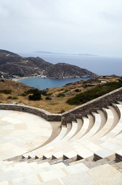 Amfitheater milopotas mylopotas beach Egeïsche zee ios Grieks eiland — Stockfoto