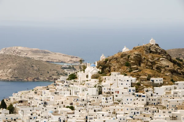 A paisagem da capital chora com vista para o mar Egeu Ios Cyclades — Fotografia de Stock