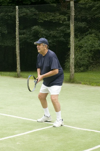 Senior man playing tennis — Stock Photo, Image