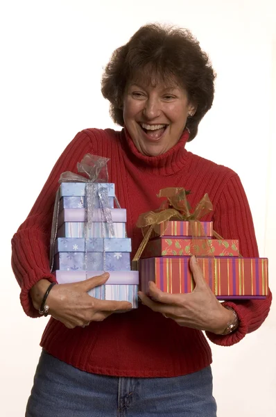 Mulher feliz com pilha de presentes — Fotografia de Stock