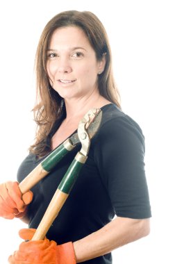 Orta yaş kadın bahçıvan lopper Ağaç kesme aracı ile