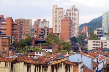 Mimarlık Tarihi bölgesinde rooftops la candelaria bogota kilise