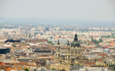 Cityscape St. Stephen'ın Katedrali ile Budapeşte Macaristan