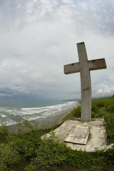 Gran cruz de estrella blanca de la iglesia del mar ecuador —  Fotos de Stock