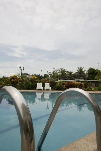 Piscina nativa hotel atacames equador — Fotografia de Stock