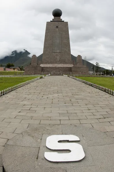 Mitad del mundo equatore ecuador — Foto Stock