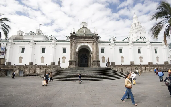 Catedrala națională pe plaza grande quito ecuador — Fotografie, imagine de stoc