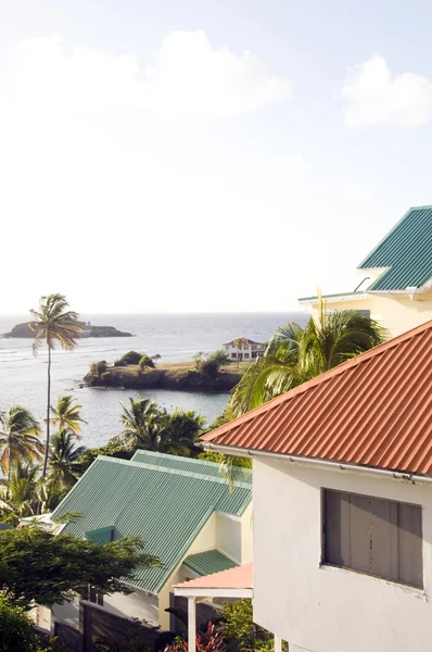 Arquitetura de casa de luxo nova casa com vista para a amizade bay bequia — Fotografia de Stock