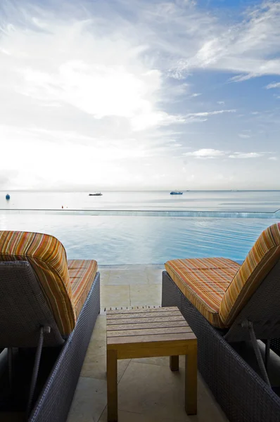 Lujosa piscina puerto de españa trinidad caribeña mar — Foto de Stock