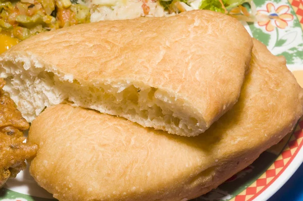 Смажений випікати тринідадський хліб — стокове фото