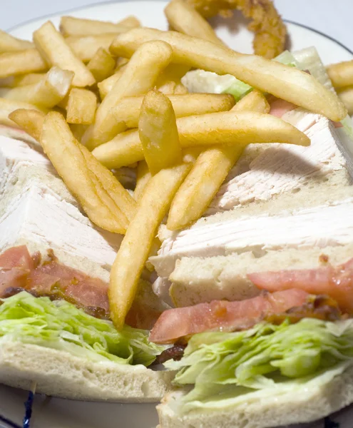 Truthahn Club Sandwich Pommes frites — Stockfoto