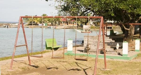 Schommel rijden Kinder park Brig Bay Corn eiland — Stockfoto