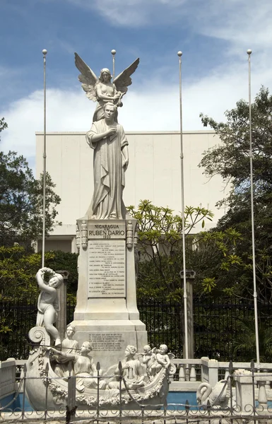 Statua Ruben Dario in Piazza della Rivoluzione Managua Nicaragua — Foto Stock