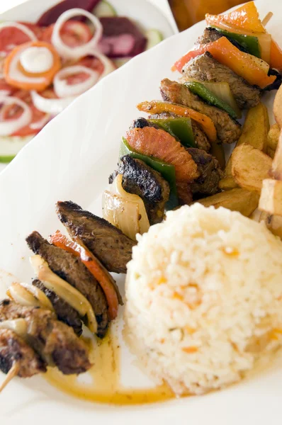 Beef shish kabob on skewer with rice Nicaragua — Stock Photo, Image