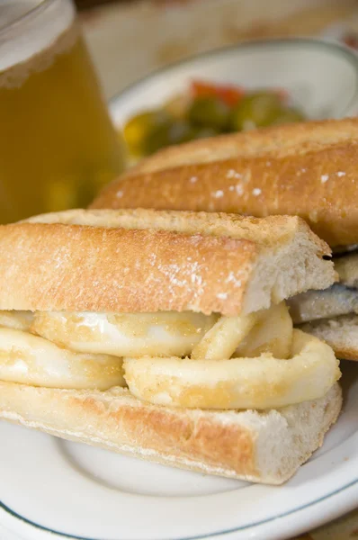 Bocadillos gıda kalamar ve sardalya madrid — Stok fotoğraf