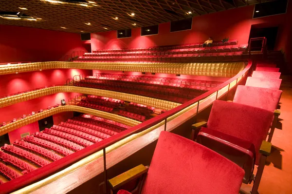 鲁文 · 达里奥国家剧院马那瓜尼加拉瓜内政毛绒红色天鹅绒座椅中美洲 — 图库照片