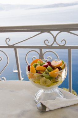 meyve ve ballı yoğurt