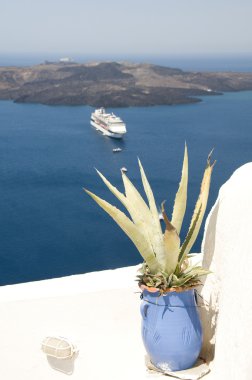 Görünüm cruise gemisi liman Santorini'de