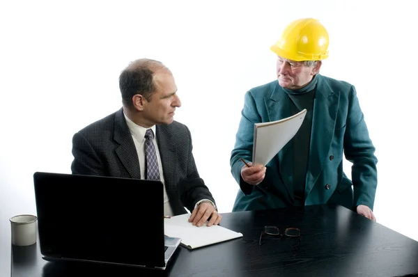 Dois homens de negócios construção negócio escritório acordo — Fotografia de Stock