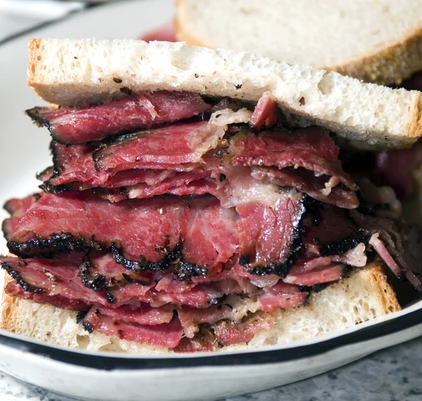 Pastrami sandwich rye bread — Stock Photo, Image