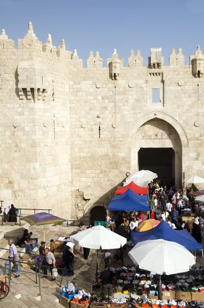 Compradores em Damascus Gate Palestine Old City — Fotografia de Stock