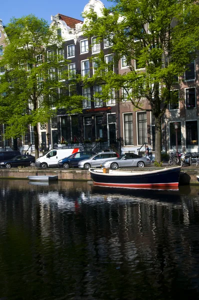 Canal scene amsterdam holland europe — стоковое фото