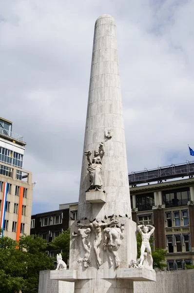 Nationaal monument dam square-amsterdam — Stockfoto