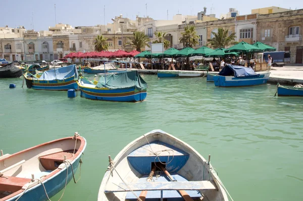 Marsaxlokk oude dorp malta Middellandse Zee vissen — Stockfoto