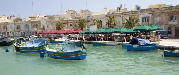 Marsaxlokk antiguo pueblo de pescadores malta mediterráneo — Foto de Stock