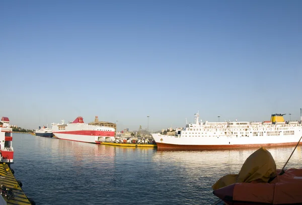 Båtar hamn Aten Grekland — Stockfoto