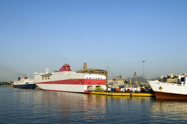 Lodě přístavu Pireus Atény Řecko — Stock fotografie