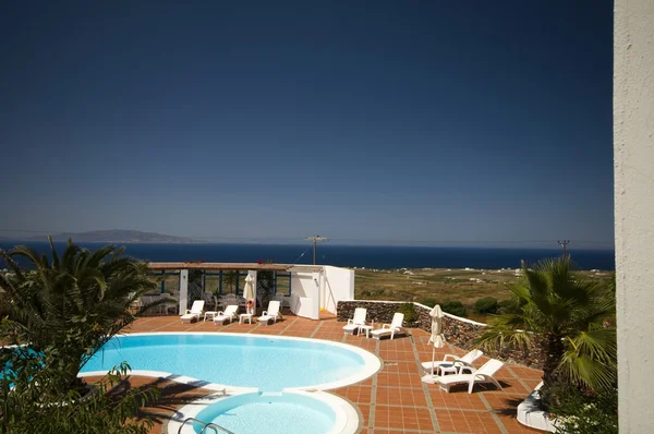 Swimming pool greek islands santorini — Stock Photo, Image