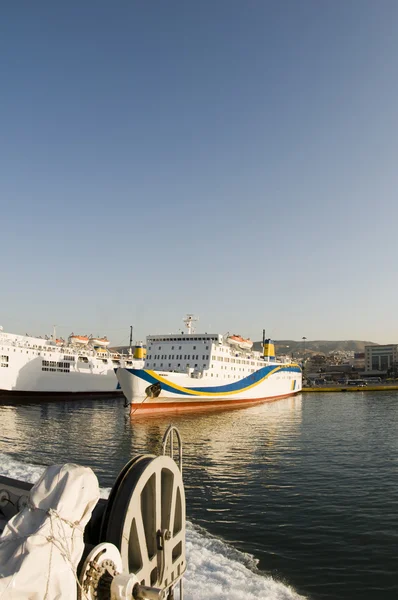 Barci port piraeus athens greece — Fotografie, imagine de stoc