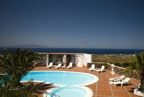 Swimming pool greek islands santorini — Stock Photo, Image