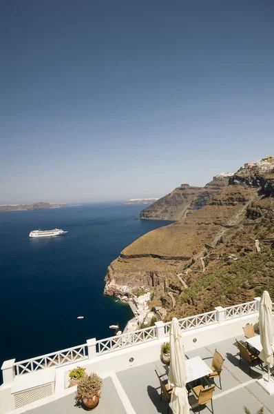 Navio de cruzeiro no porto santorini — Fotografia de Stock