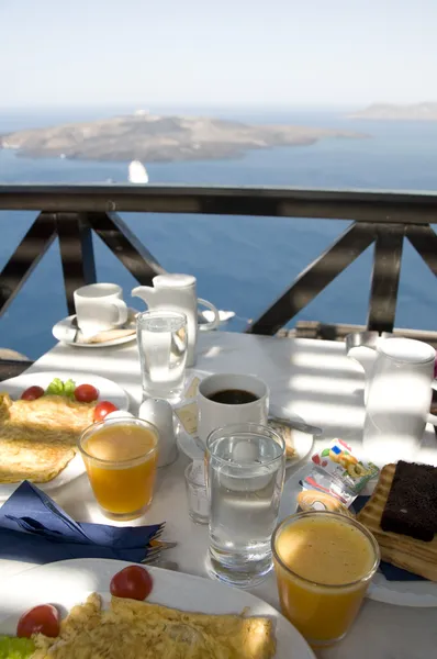 Desayuno sobre el mar islas griegas santorini —  Fotos de Stock